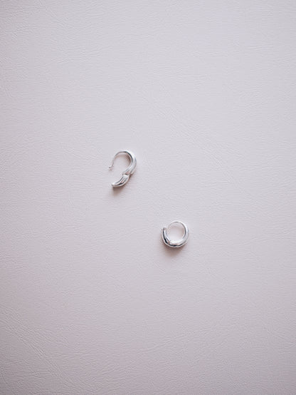 Felidae hoop earrings
